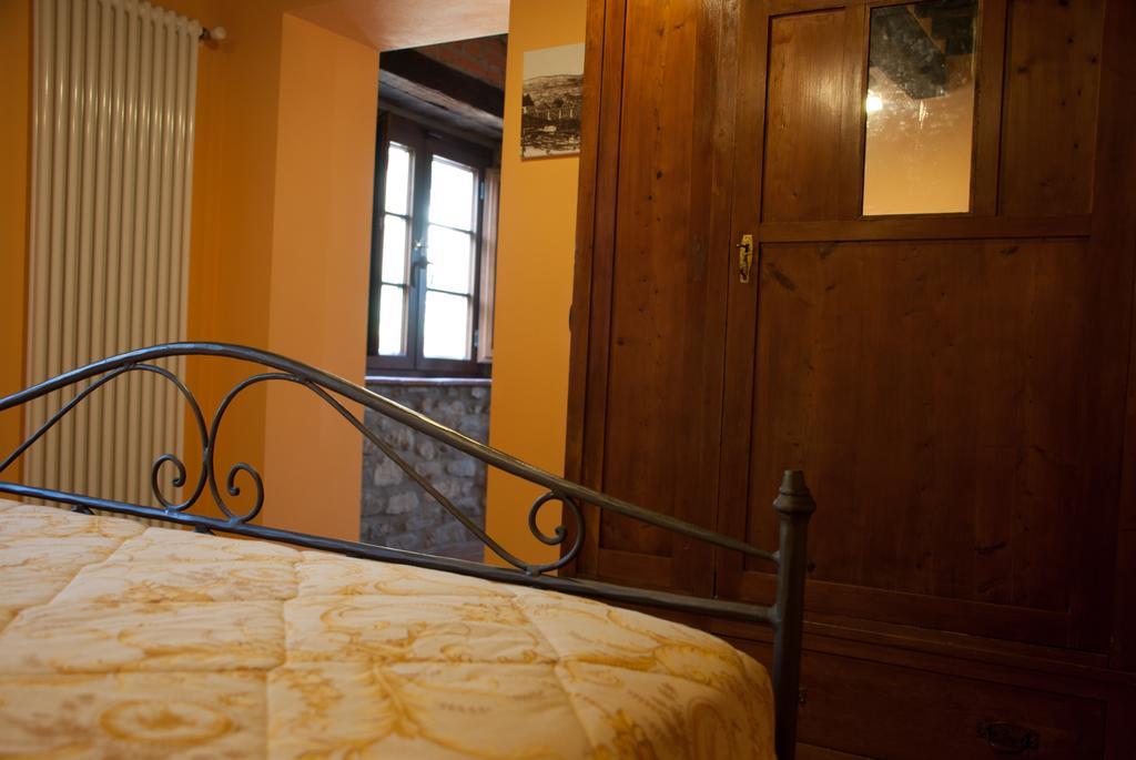 לינה וארוחת בוקר Camporgiano La Collina Dei Franchi חדר תמונה
